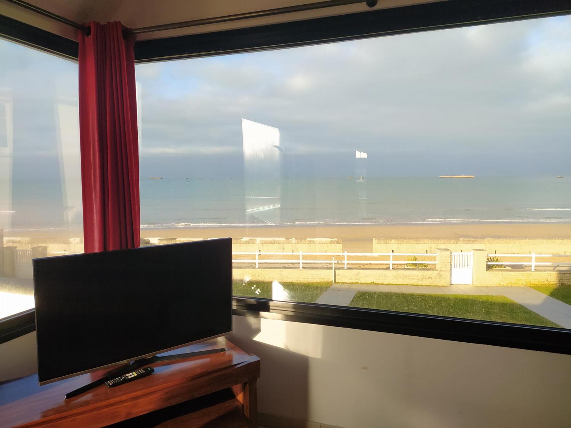 Gites " Arromanches" Ou "Bord De Mer Pmr" 2 Chambres En Front De Mer A Asnelles , 3Km D'Arromanches, 10Km De Bayeux Dış mekan fotoğraf